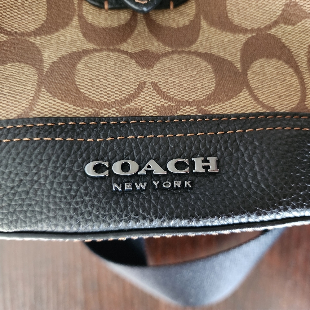 Coach Hudson - Small Sling BackPack In Signature Canvas Like New Without Tags - Picture 3 of 10